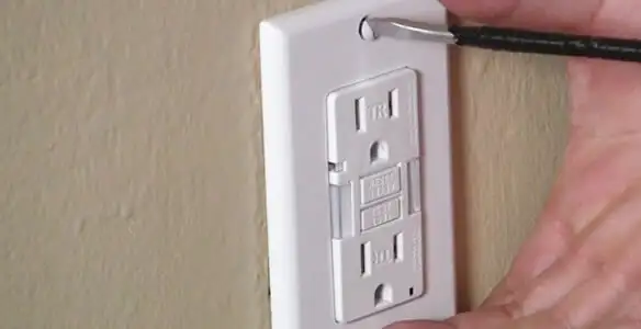 gfc outlets service securing and mounting ground fault circuit interrupter outlet by certified electricians in Glendale, AZ